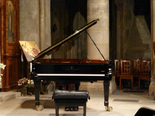 20121004スタインウェイピアノ－サン･ジュリアン･ル･ポーヴル教会.jpg